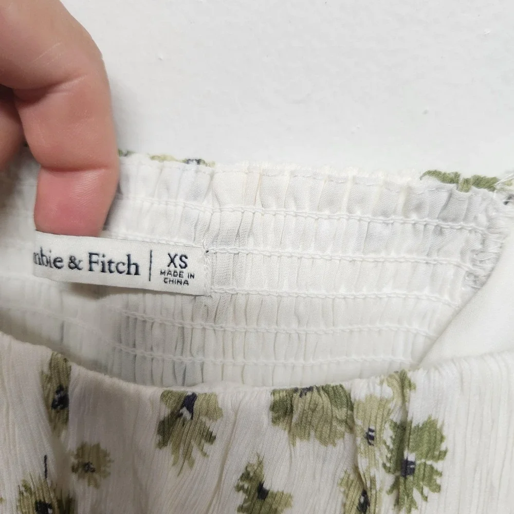 Abercrombie & Fitch Crop Blouse Womens XS White Floral Off Shoulder Puff Sleeve